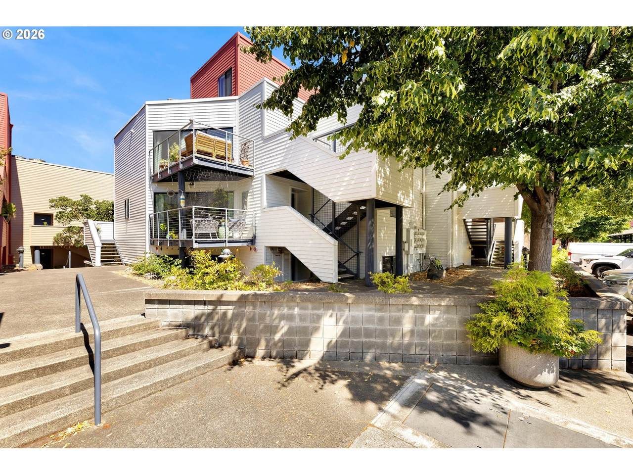920 Naito Pkwy - Photo 1