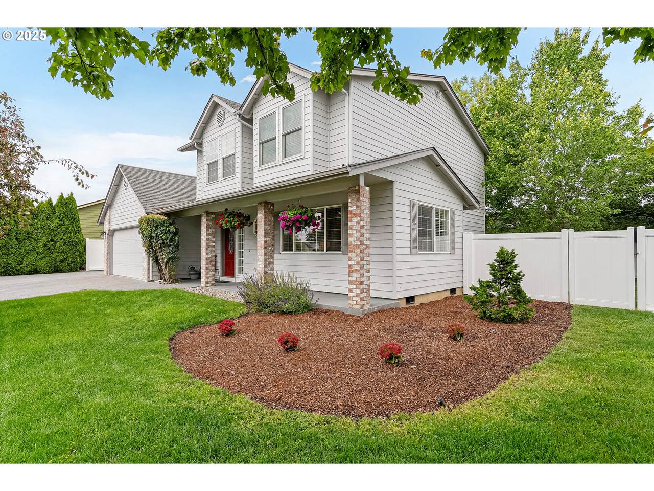 421 Davis St - Photo 1