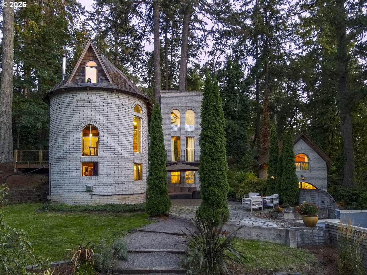 https://bt-photos.global.ssl.fastly.net/portland/1280_boomver_1_597179433-2.jpg