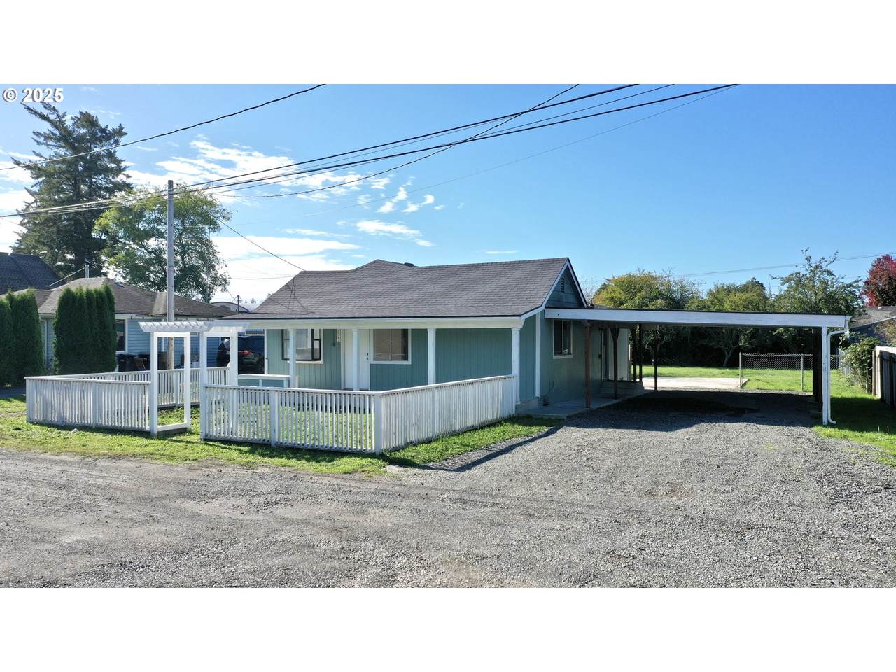 533 Art St - Photo 1