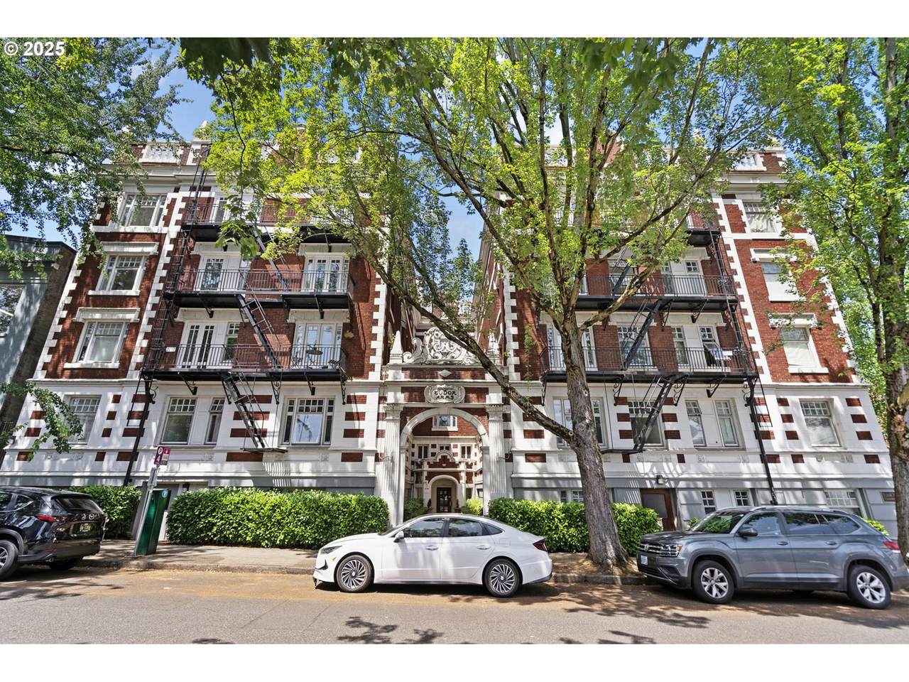 1811 Couch St - Photo 1