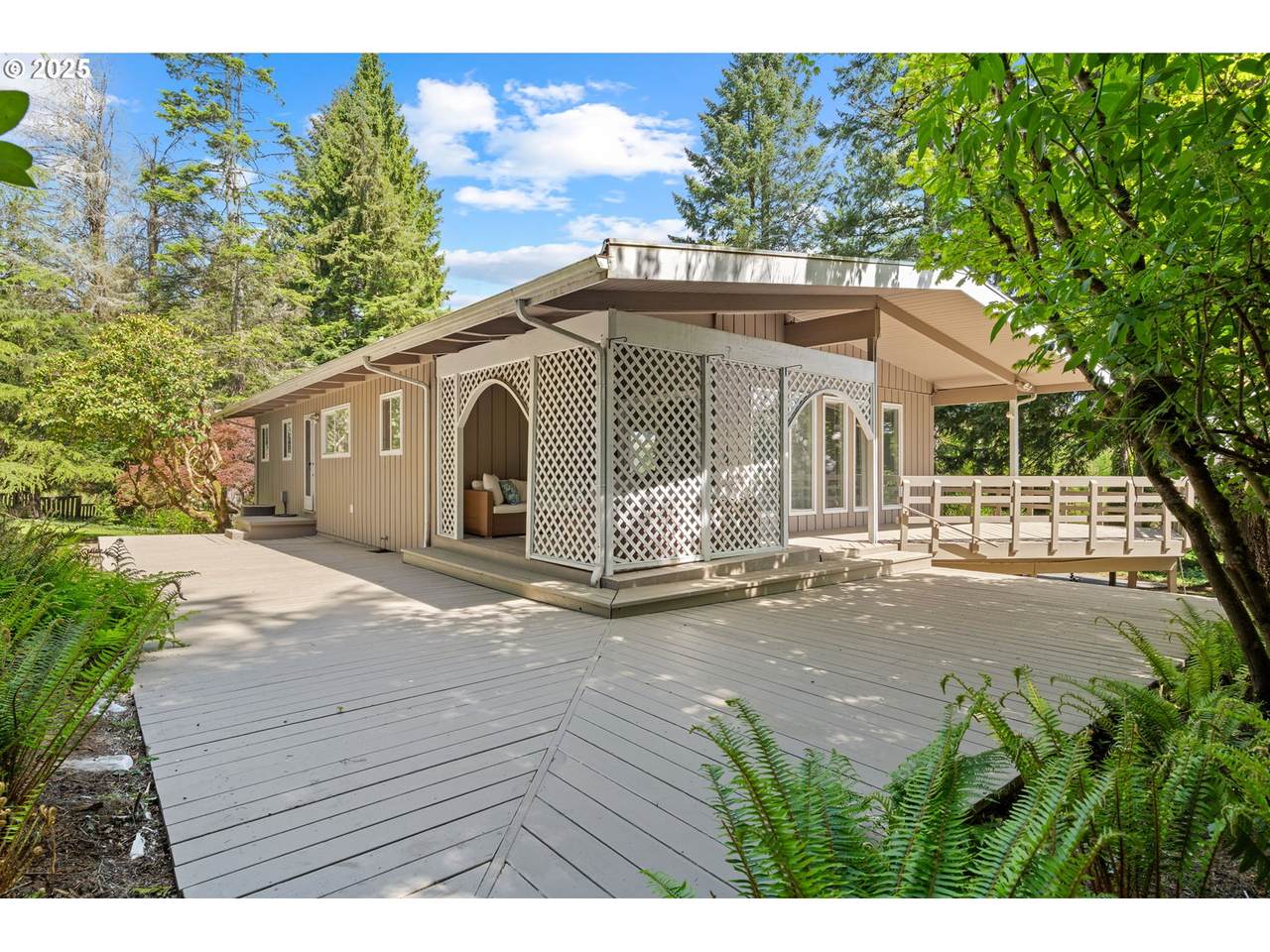 https://bt-photos.global.ssl.fastly.net/portland/1280_boomver_1_601652318-2.jpg