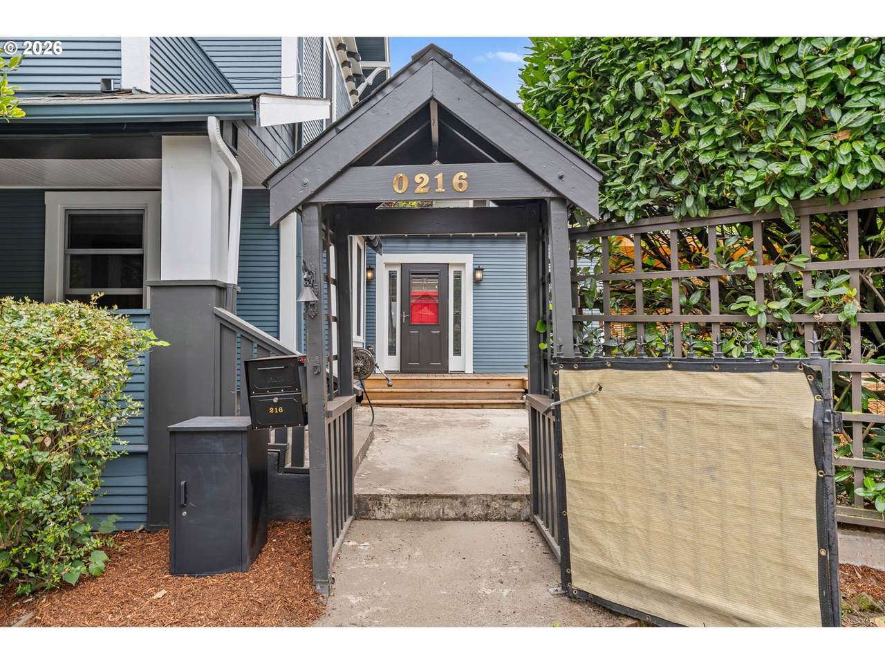 216 Iowa St - Photo 1