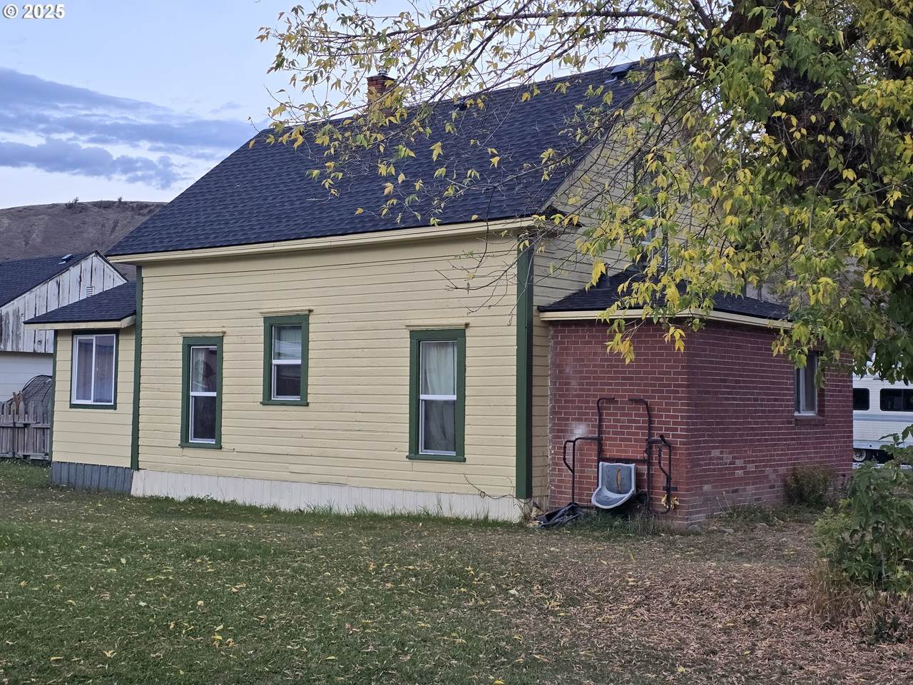 503 7TH St - Photo 1