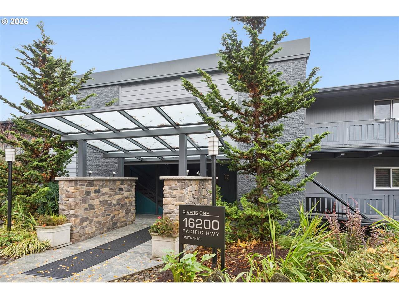 16200 Pacific Hwy - Photo 1