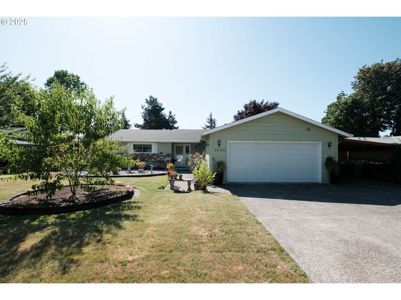 5492 Hillwood Cir - Photo 1