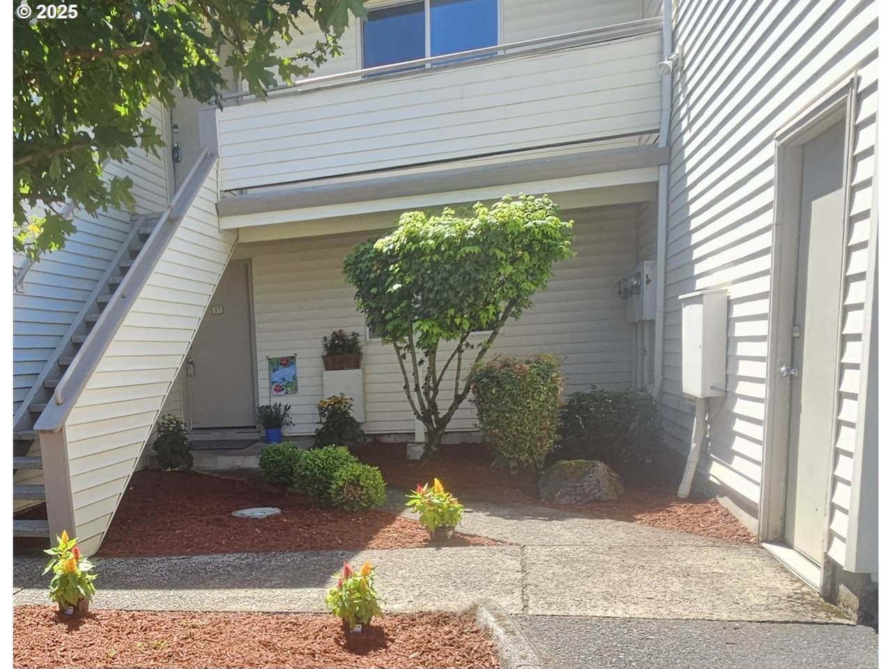 https://bt-photos.global.ssl.fastly.net/portland/1280_boomver_1_611955888-2.jpg