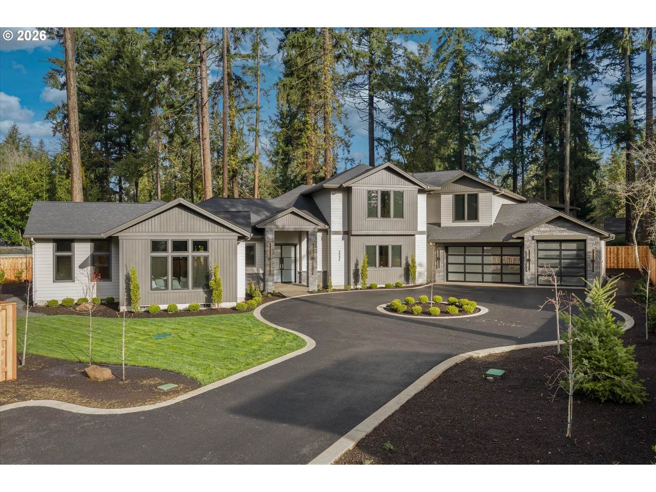 3537 Lake Grove Ave - Photo 1