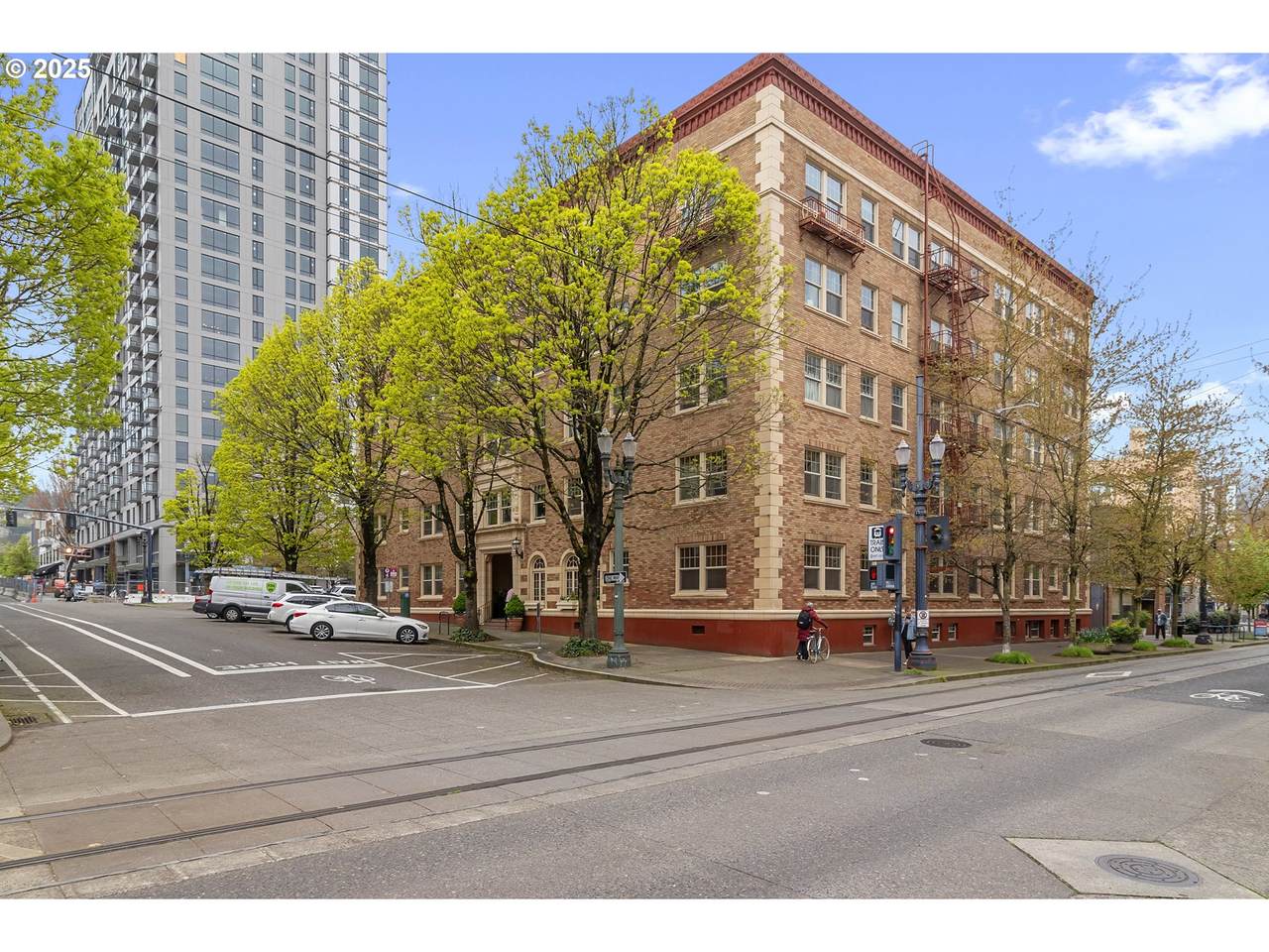 709 16TH Ave - Photo 1
