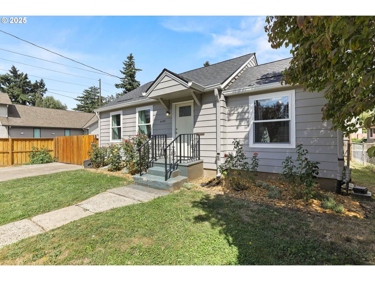 4025 Llewellyn St - Photo 1