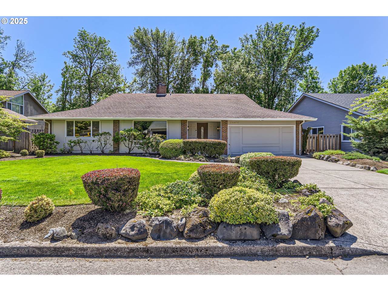 14460 Oakhills Dr - Photo 1