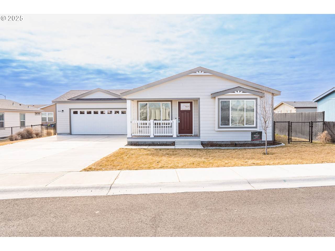 303 Oregon Trail Blvd - Photo 1