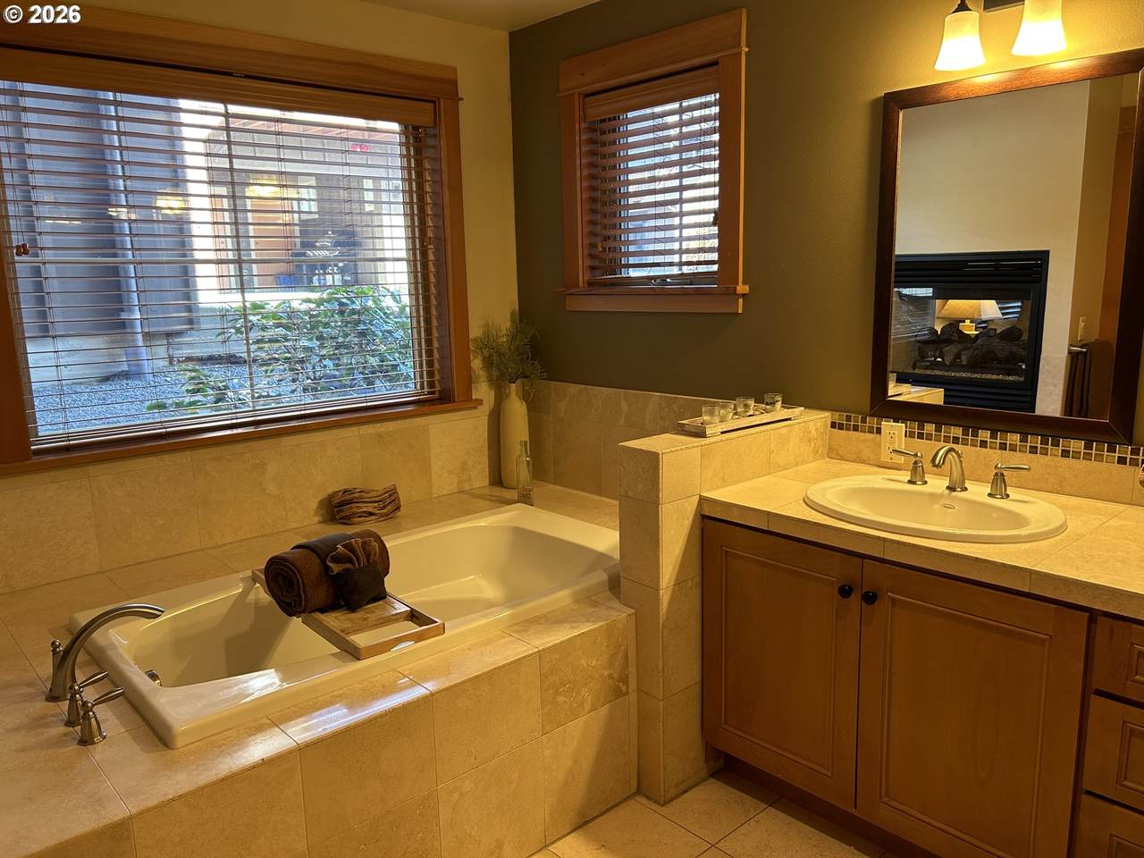 https://bt-photos.global.ssl.fastly.net/portland/1280_boomver_1_621317700-2.jpg