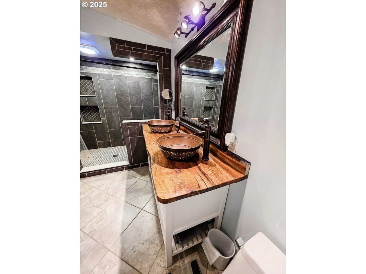 https://bt-photos.global.ssl.fastly.net/portland/1280_boomver_1_621375496-2.jpg
