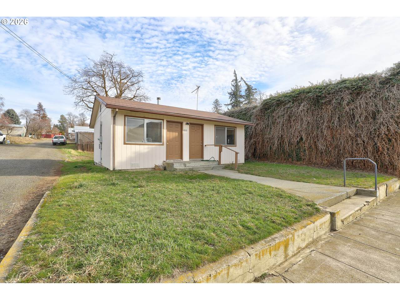 1013 Clark St - Photo 1