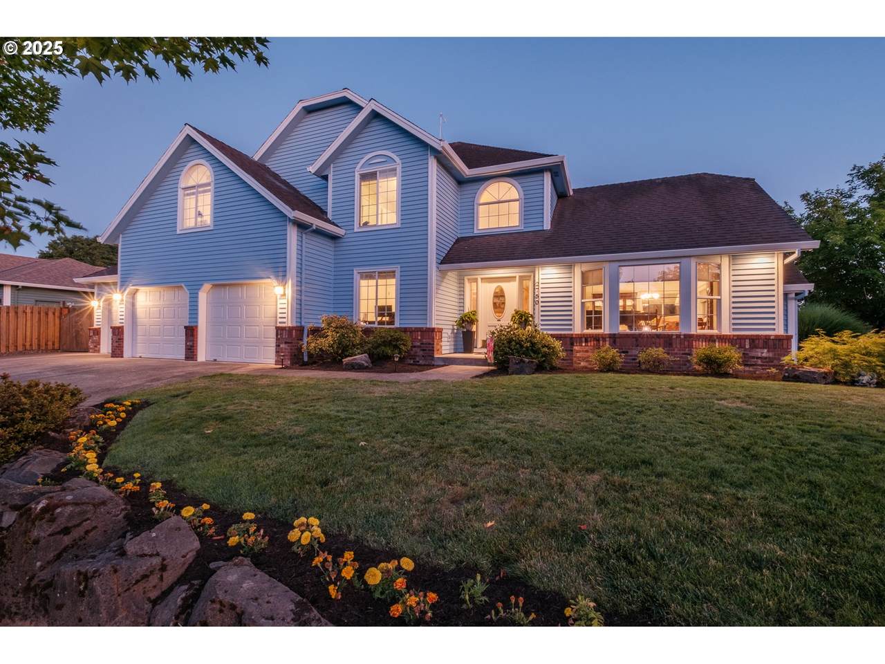 2750 Holiday Ln - Photo 1