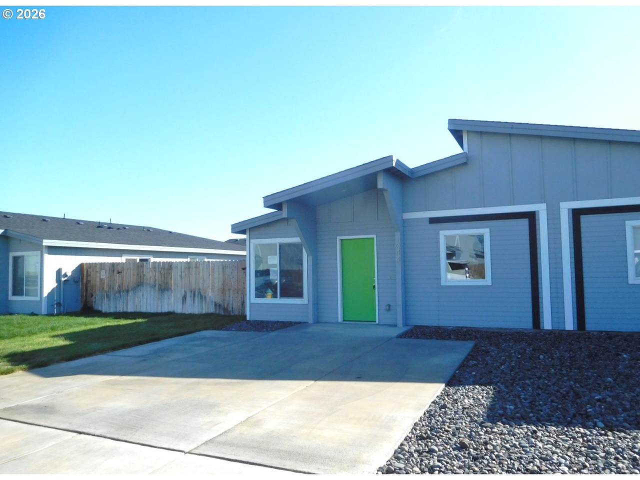 1044 Emerald Dr - Photo 1