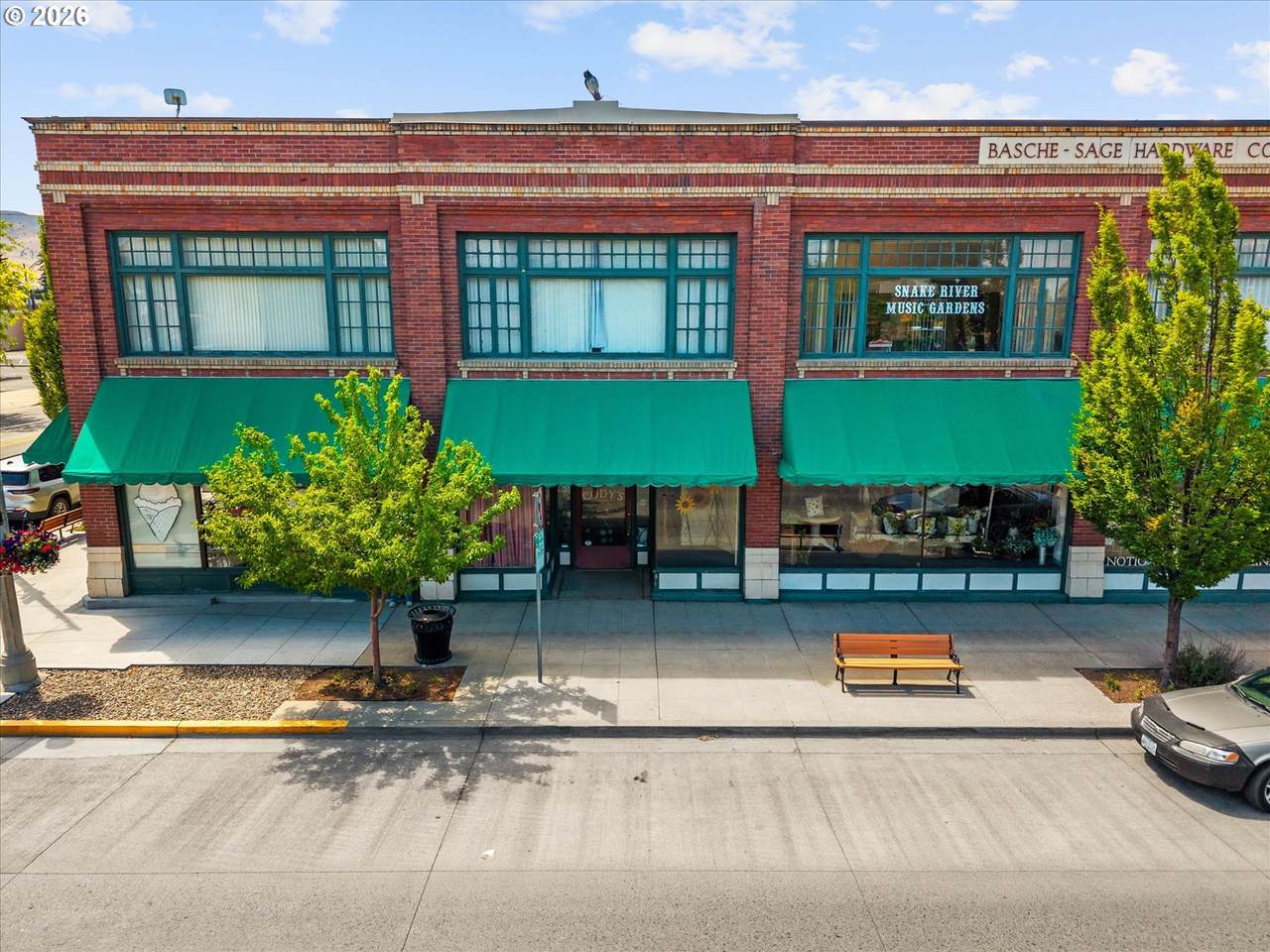 2101 Main St - Photo 1