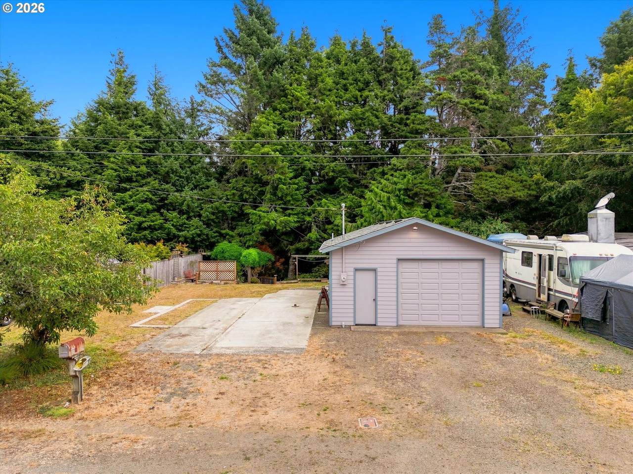 550 Reef Ave - Photo 1