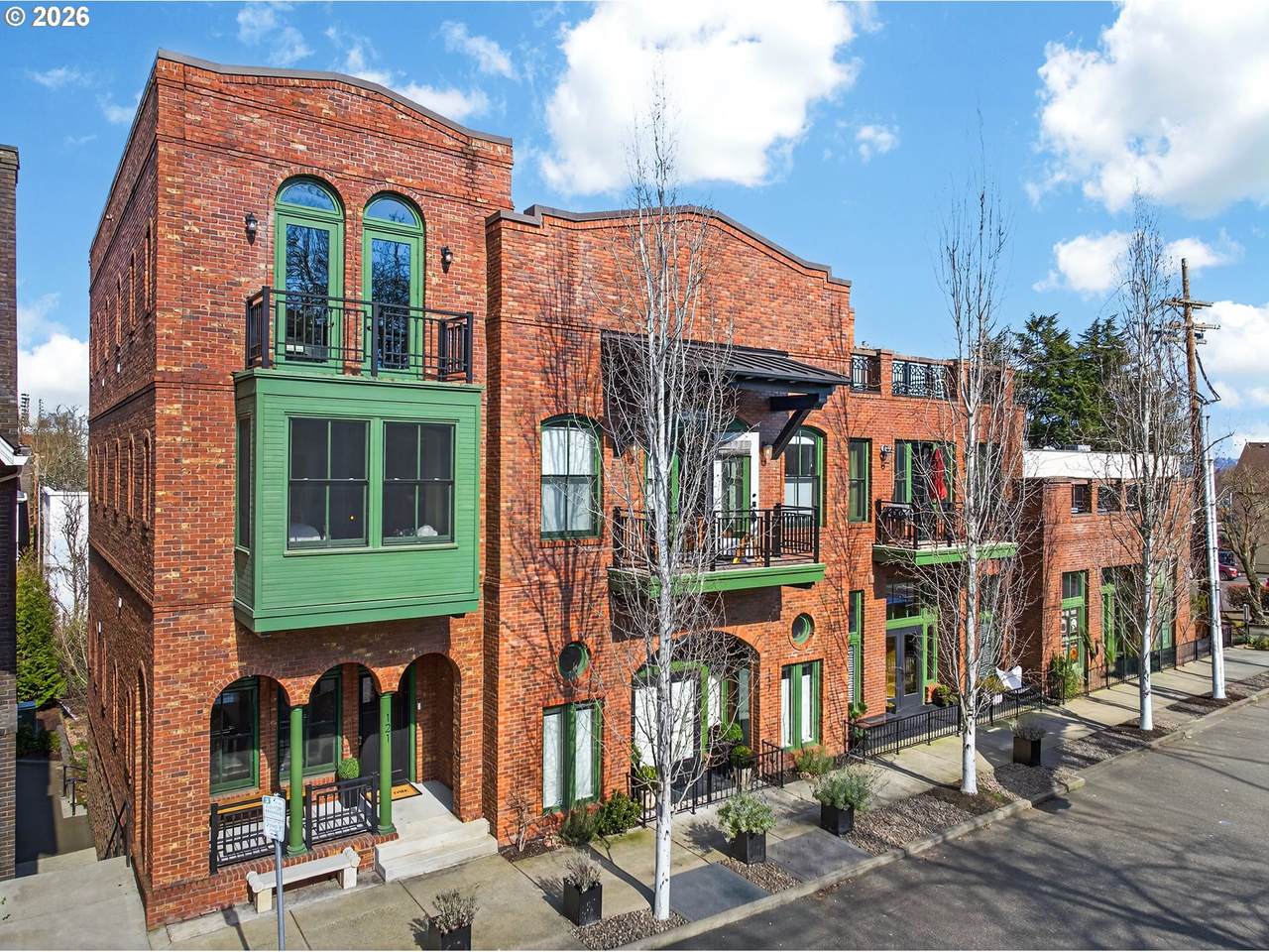 https://bt-photos.global.ssl.fastly.net/portland/1280_boomver_1_629814552-2.jpg