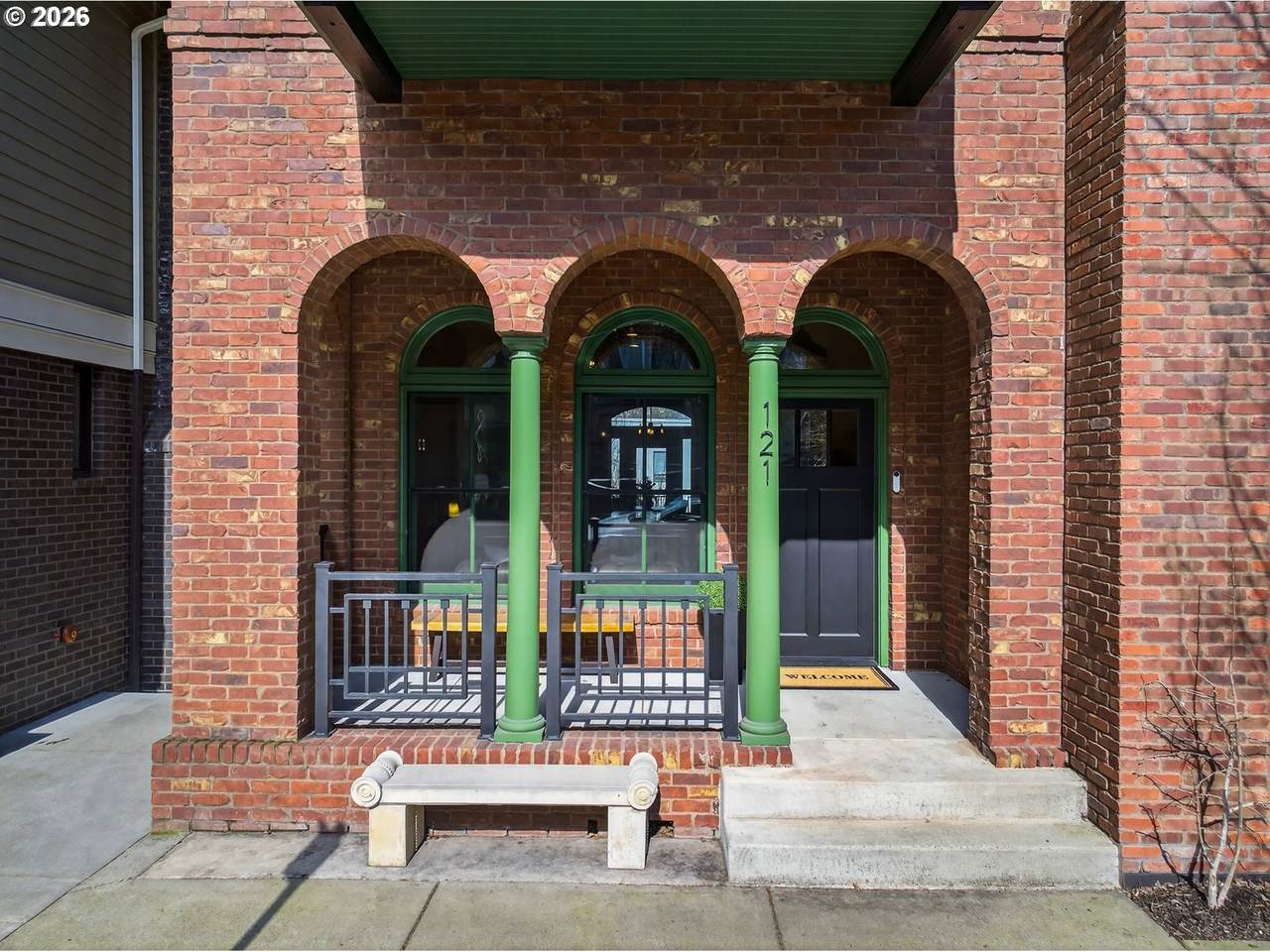 https://bt-photos.global.ssl.fastly.net/portland/1280_boomver_1_629814552-2.jpg