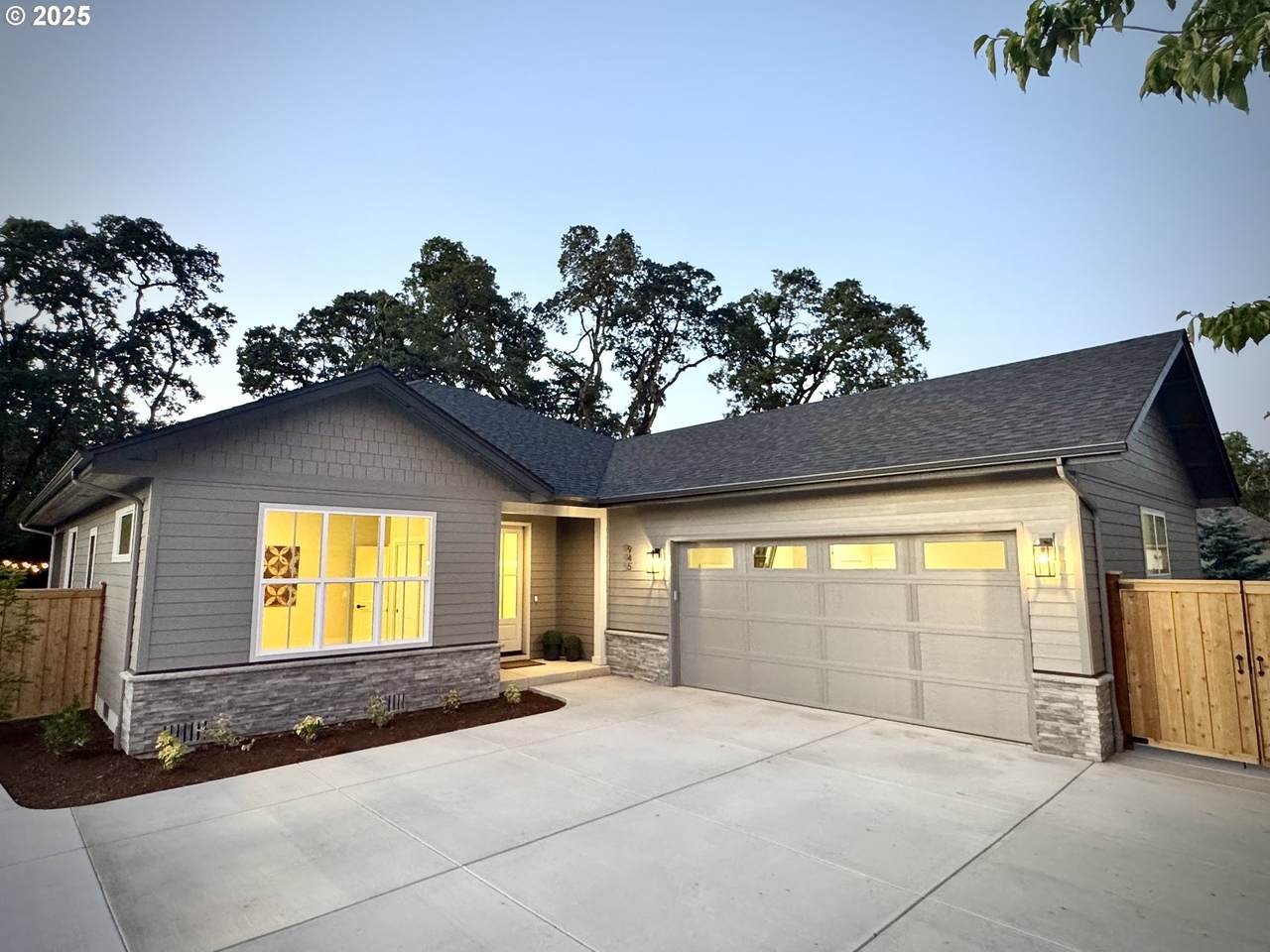 945 Oak Meadows Pl - Photo 1