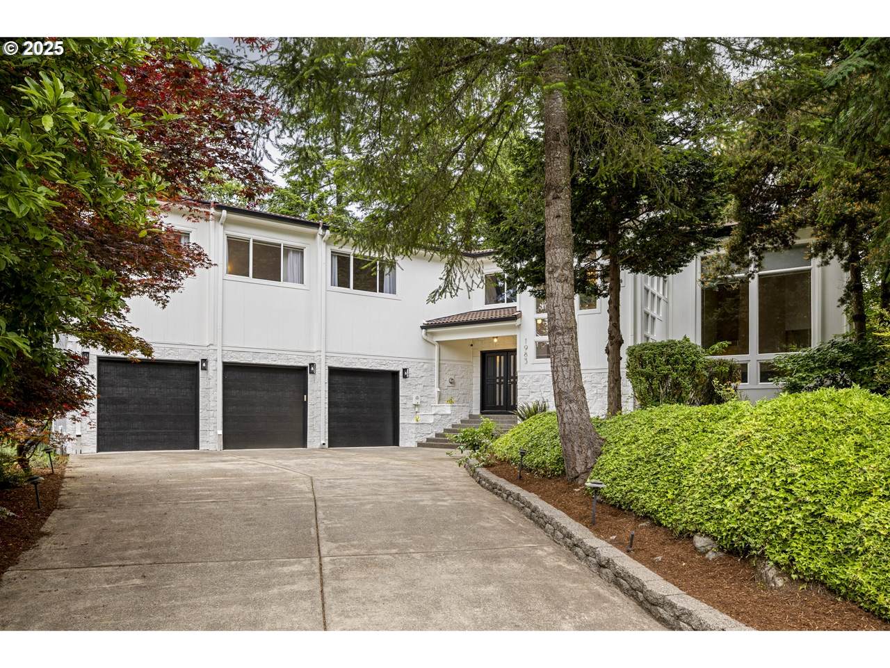 1983 Ridgewood Rd - Photo 1