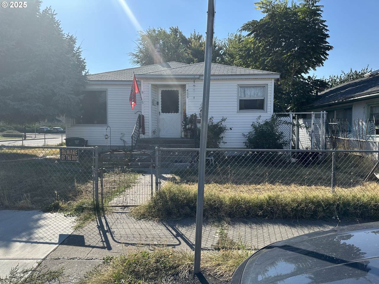 425 17TH St - Photo 1