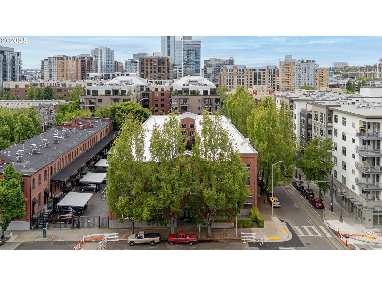 1009 Hoyt St - Photo 1