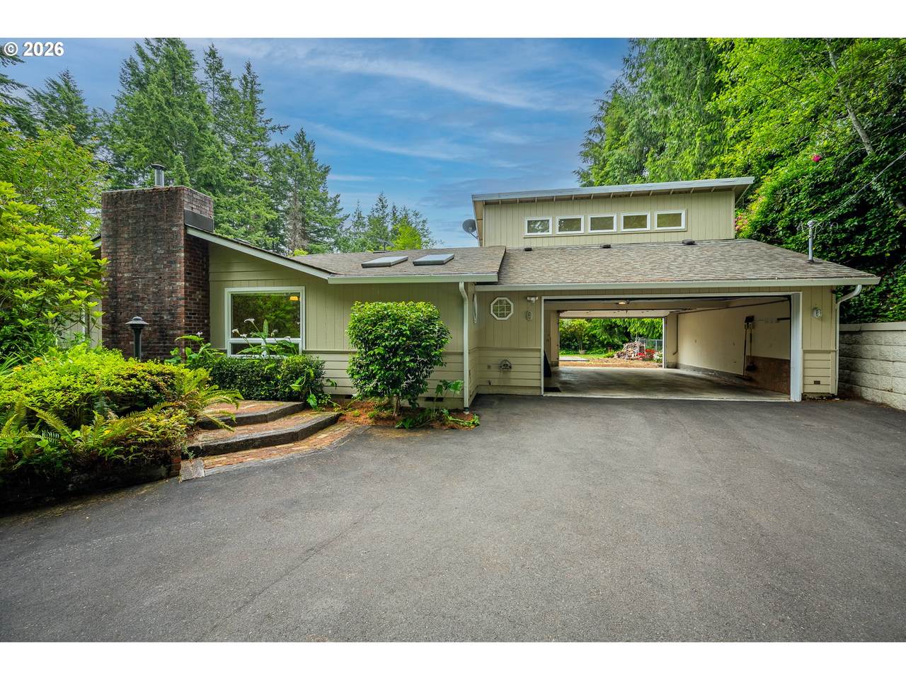 https://bt-photos.global.ssl.fastly.net/portland/1280_boomver_1_634424163-2.jpg