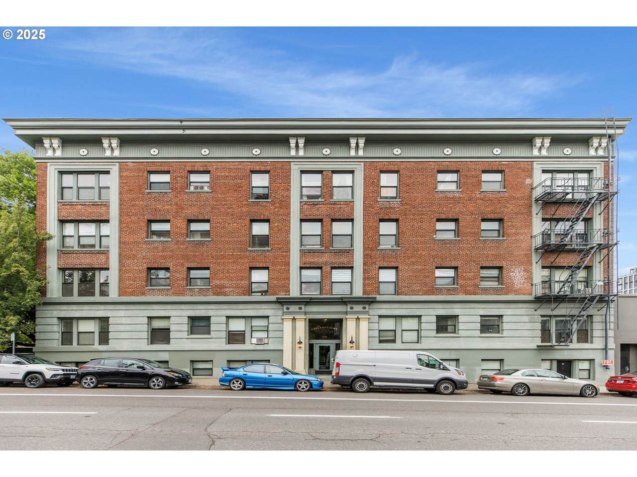 1631 Everett St - Photo 1