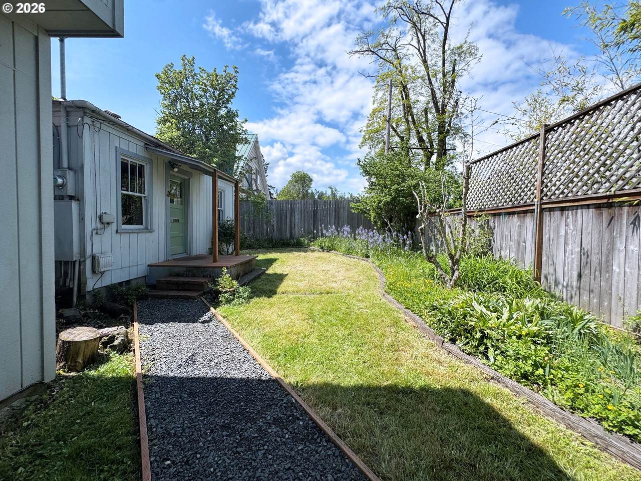 https://bt-photos.global.ssl.fastly.net/portland/1280_boomver_1_639447906-2.jpg