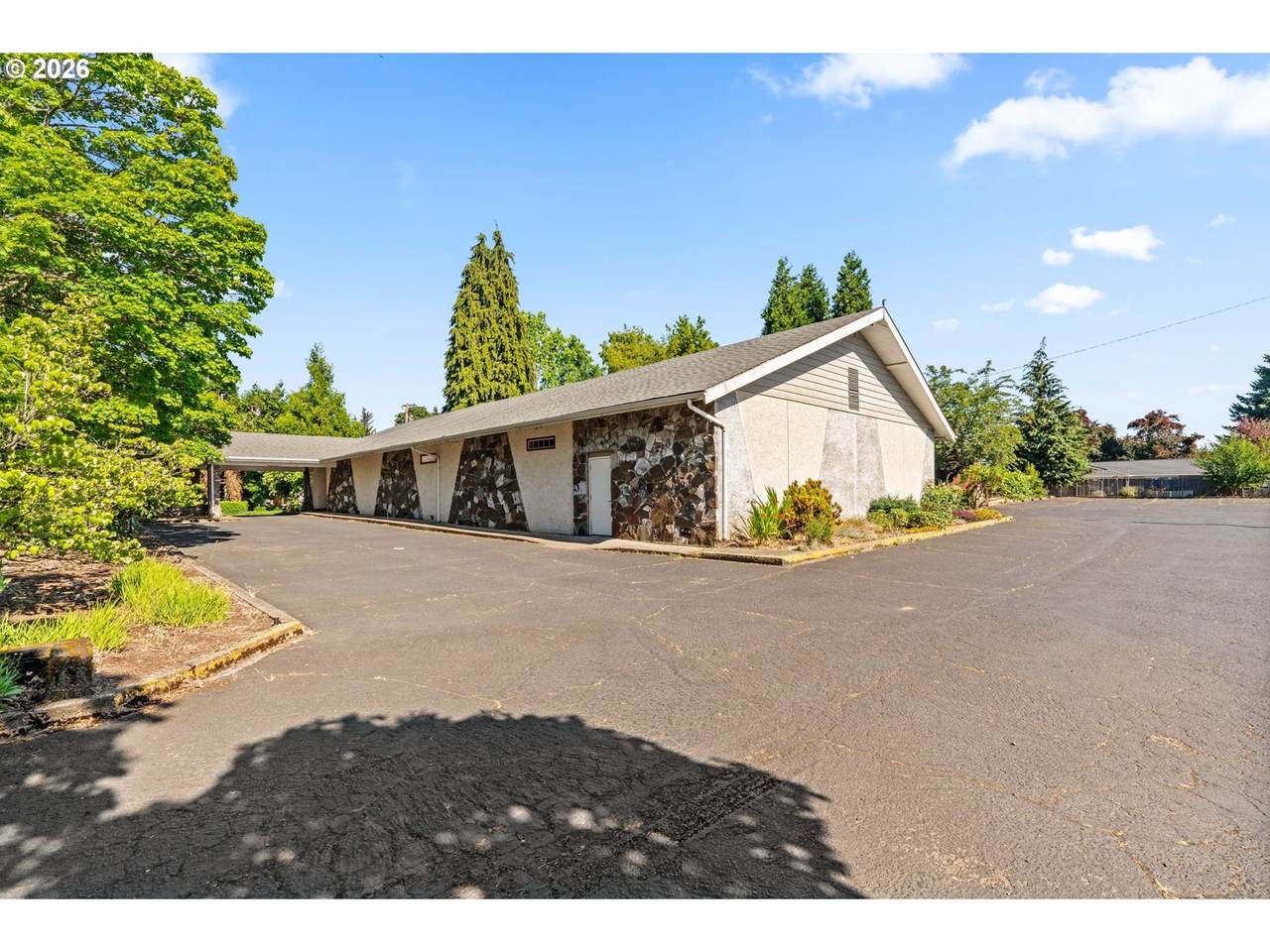 https://bt-photos.global.ssl.fastly.net/portland/1280_boomver_1_642916511-2.jpg