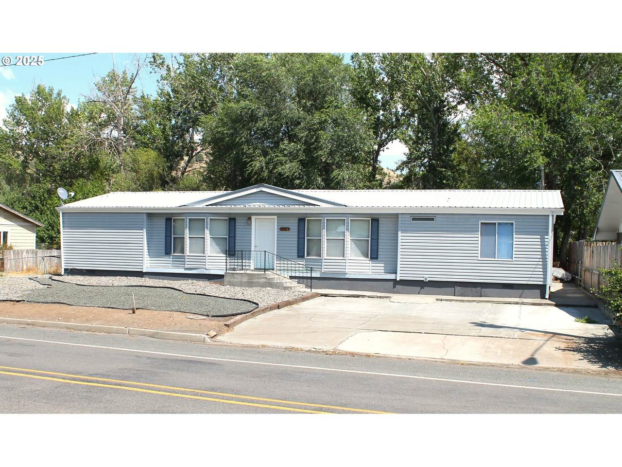 210 Mountain Blvd - Photo 1