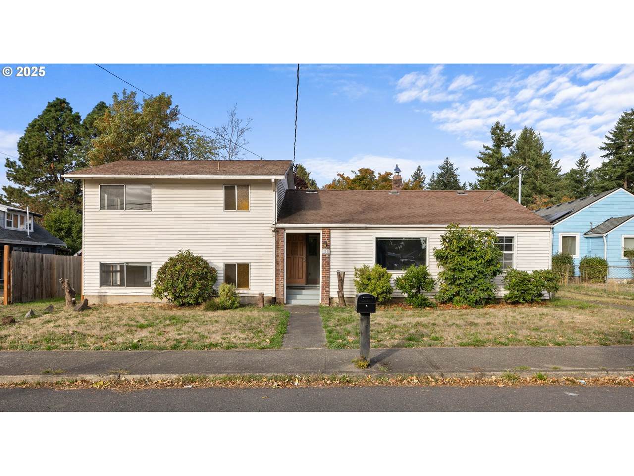 805 139TH Ave - Photo 1