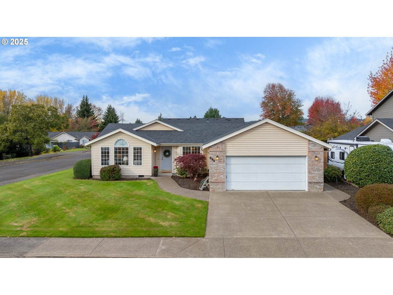 695 Westview Dr - Photo 1