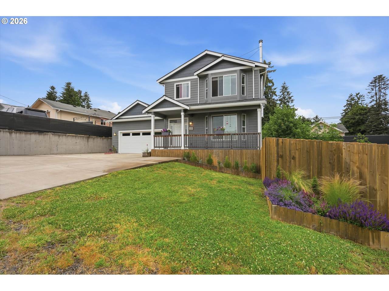 688 Lakeview Dr - Photo 1
