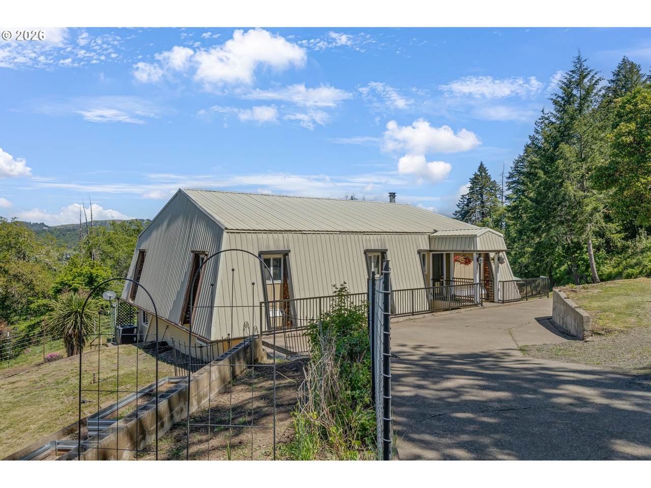 331 Hemlock Ln - Photo 1