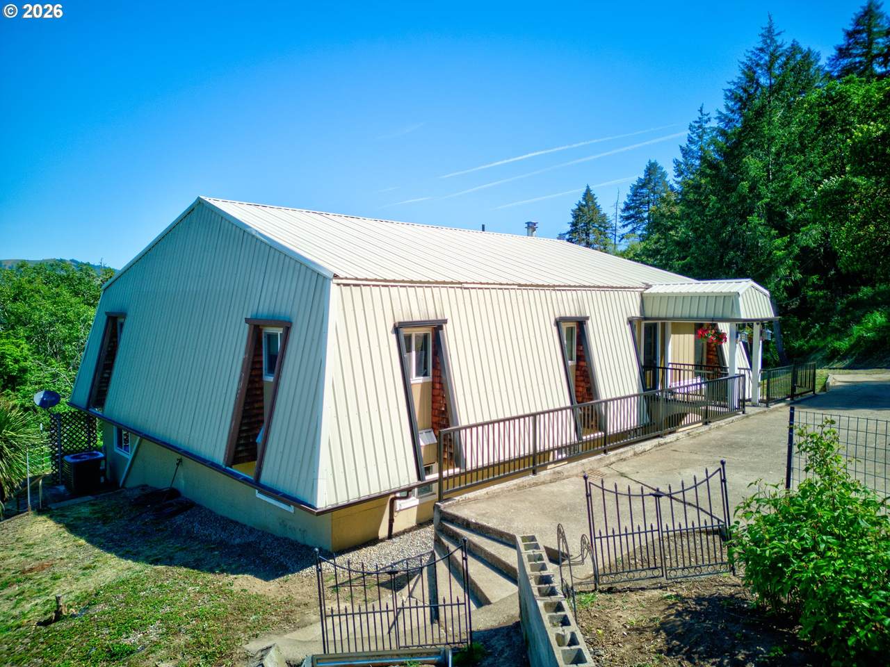 https://bt-photos.global.ssl.fastly.net/portland/1280_boomver_1_650876098-2.jpg