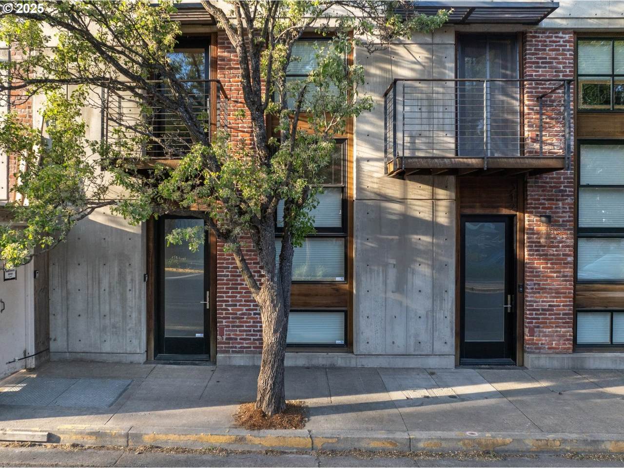 314 Columbia St - Photo 1