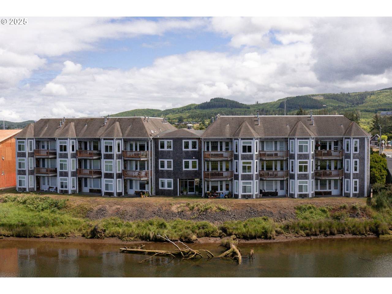 1108 Holladay Dr - Photo 1