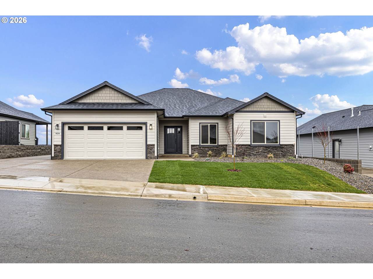 909 Durham Ave - Photo 1