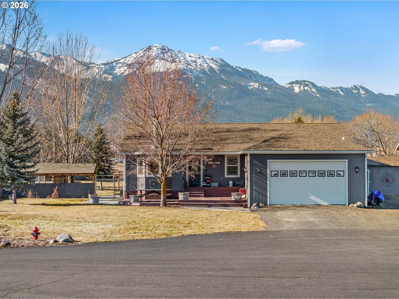 719 East St - Photo 1