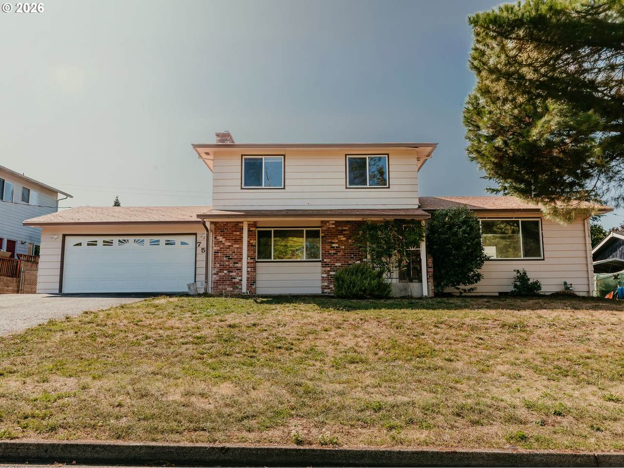 750 Francis St - Photo 1