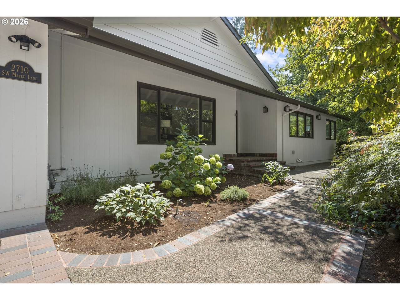 https://bt-photos.global.ssl.fastly.net/portland/1280_boomver_1_655067140-2.jpg