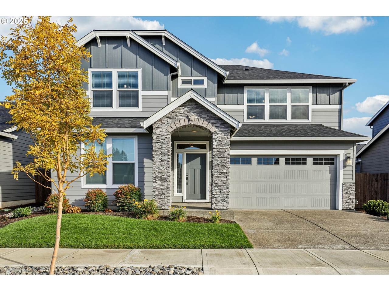 714 37TH St - Photo 1