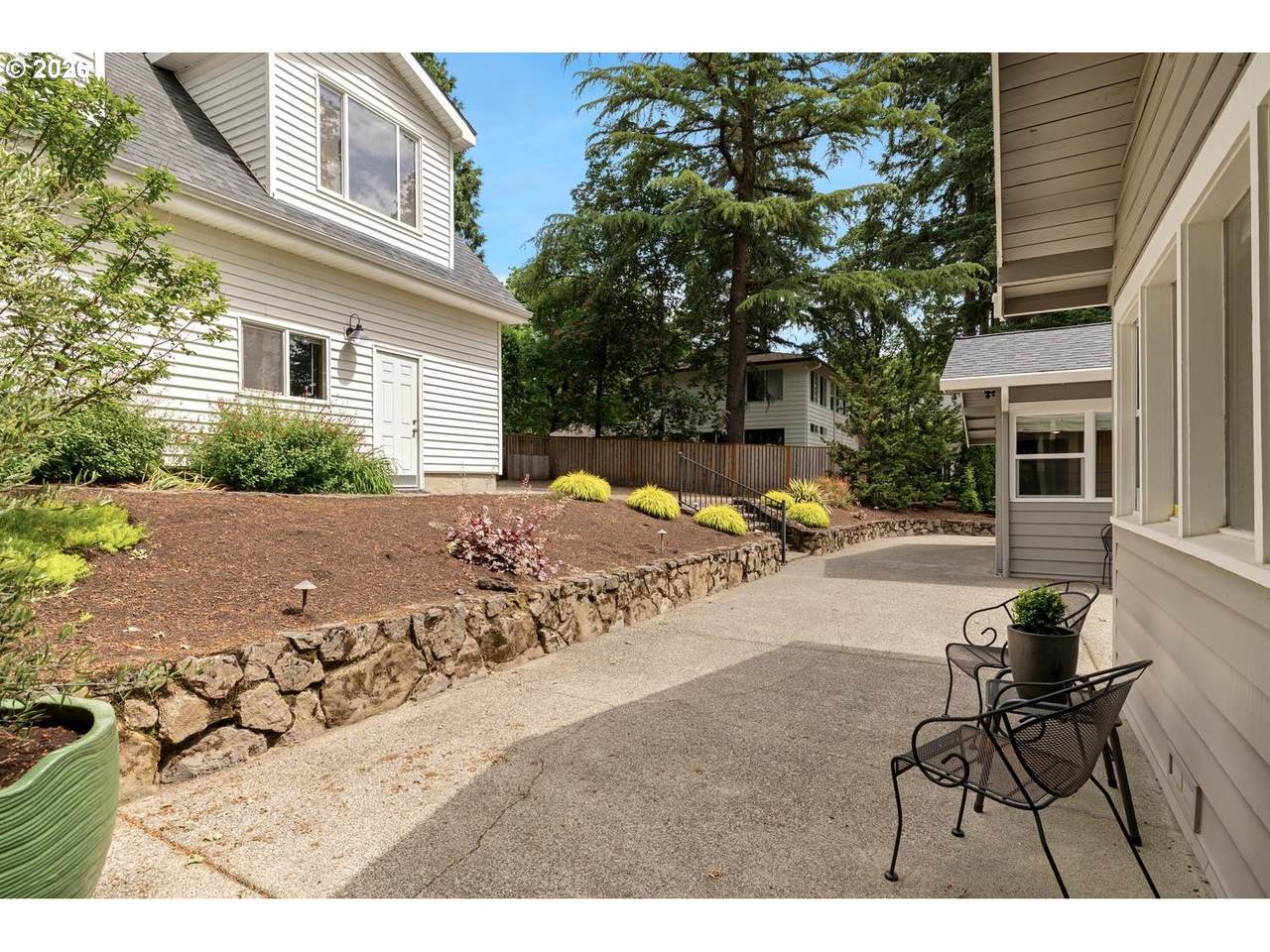 https://bt-photos.global.ssl.fastly.net/portland/1280_boomver_1_659529373-2.jpg