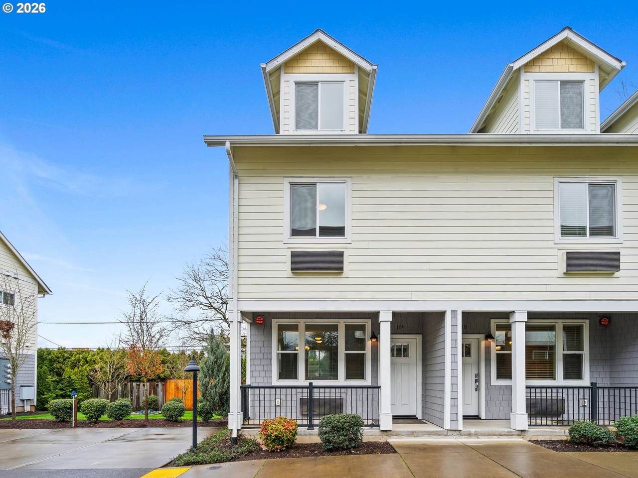 114 109TH Ave - Photo 1