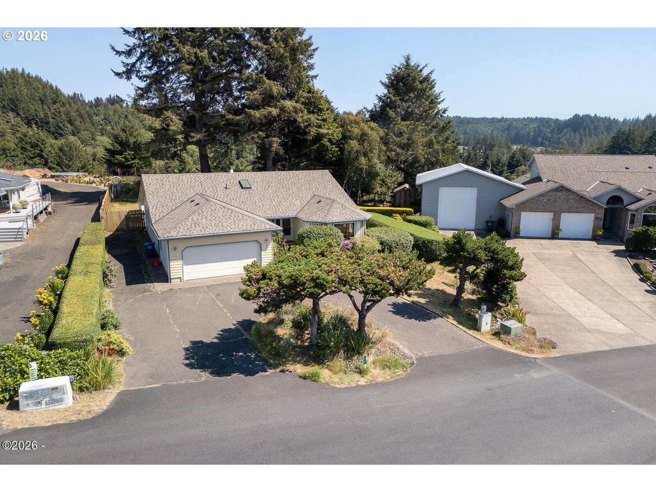 989 Estate Dr - Photo 1