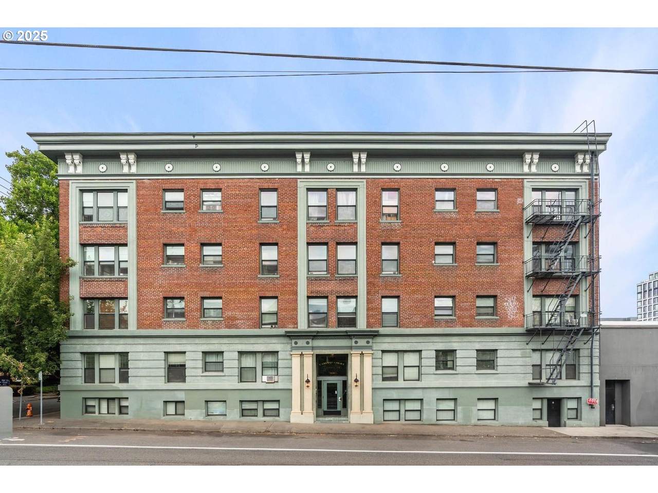 1631 Everett St - Photo 1